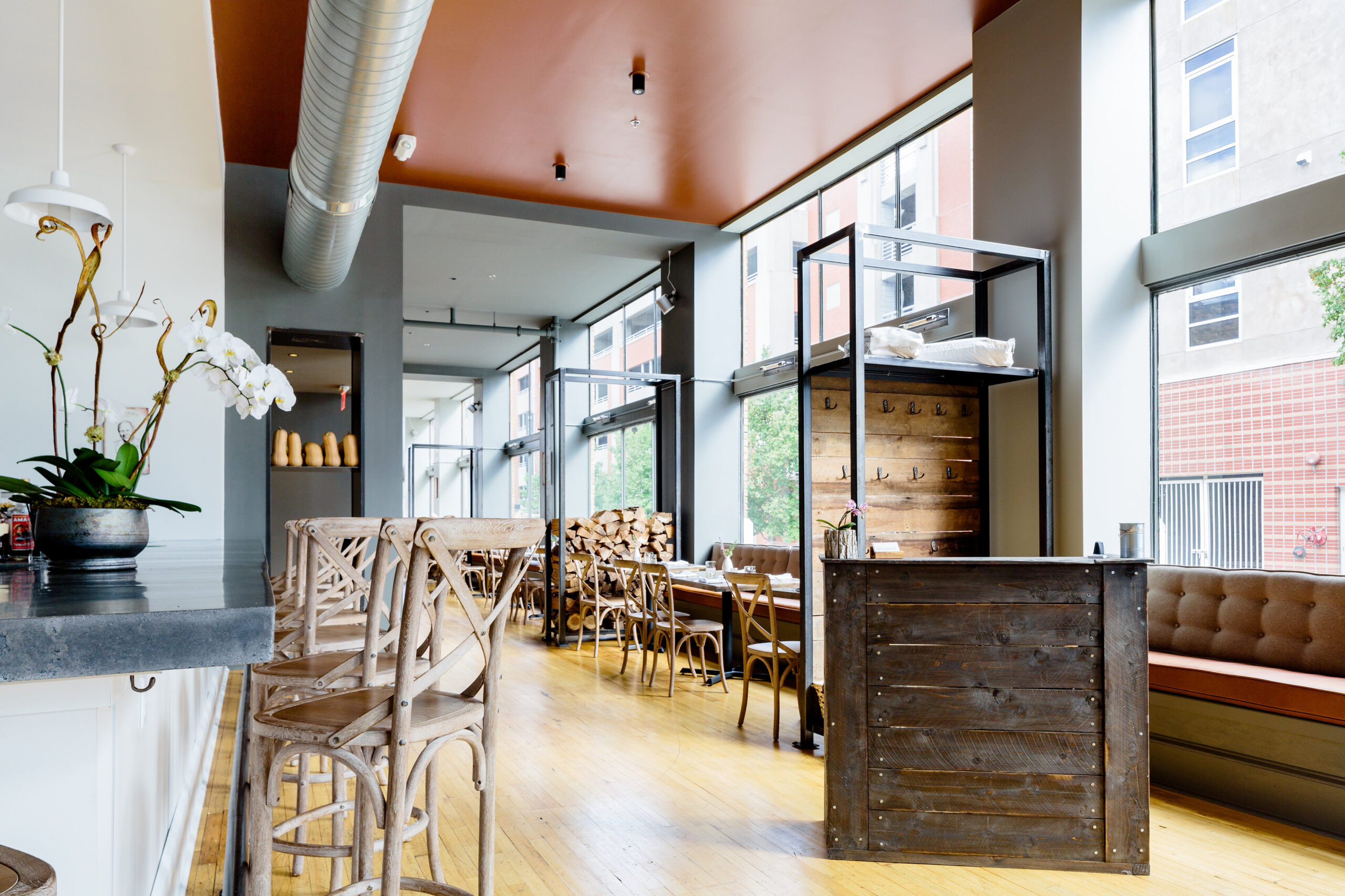 Featured image for “Knoxville News Sentinel: J.C. Holdway Restaurant design plays up view”